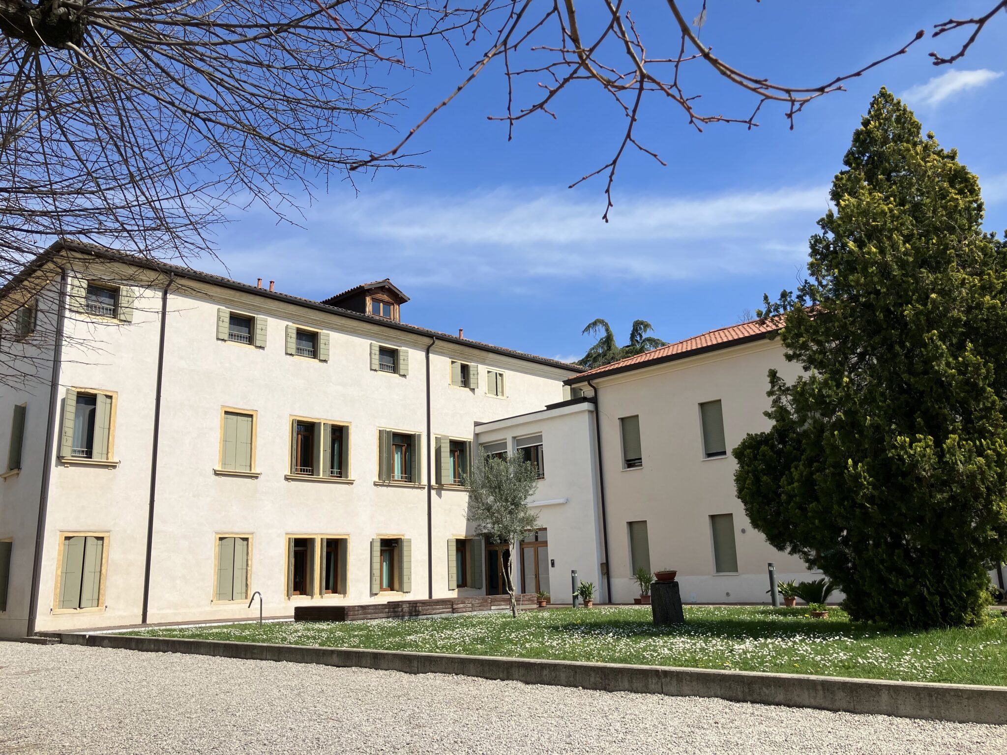 edificio di Casa Vanzo - Servizi di ospitalità di Fondazione IRPEA-ETS a Padova